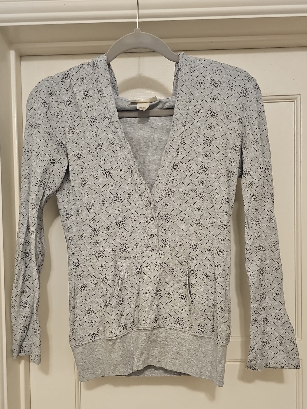 Self Esteem Light Gray V-Neck Patterned Hooded Sweater - Junior's Med
